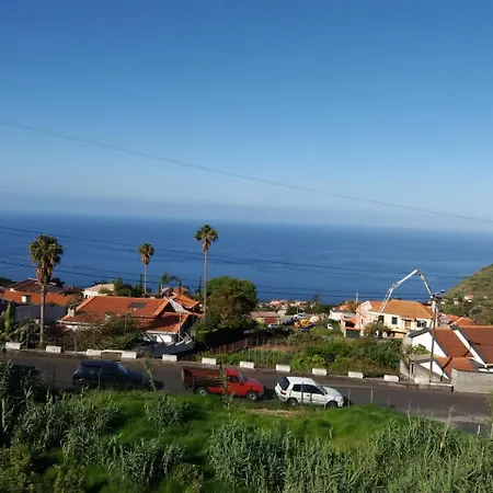 Hébergement de vacances The Modern White With Ocean Views *