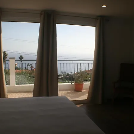 Holiday home The Modern White With Ocean Views *