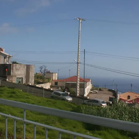 The Modern White With Ocean Views Ferienhaus Madeirã