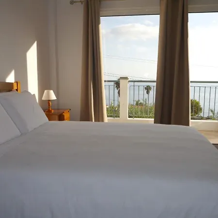 The Modern White With Ocean Views Ferienhaus *